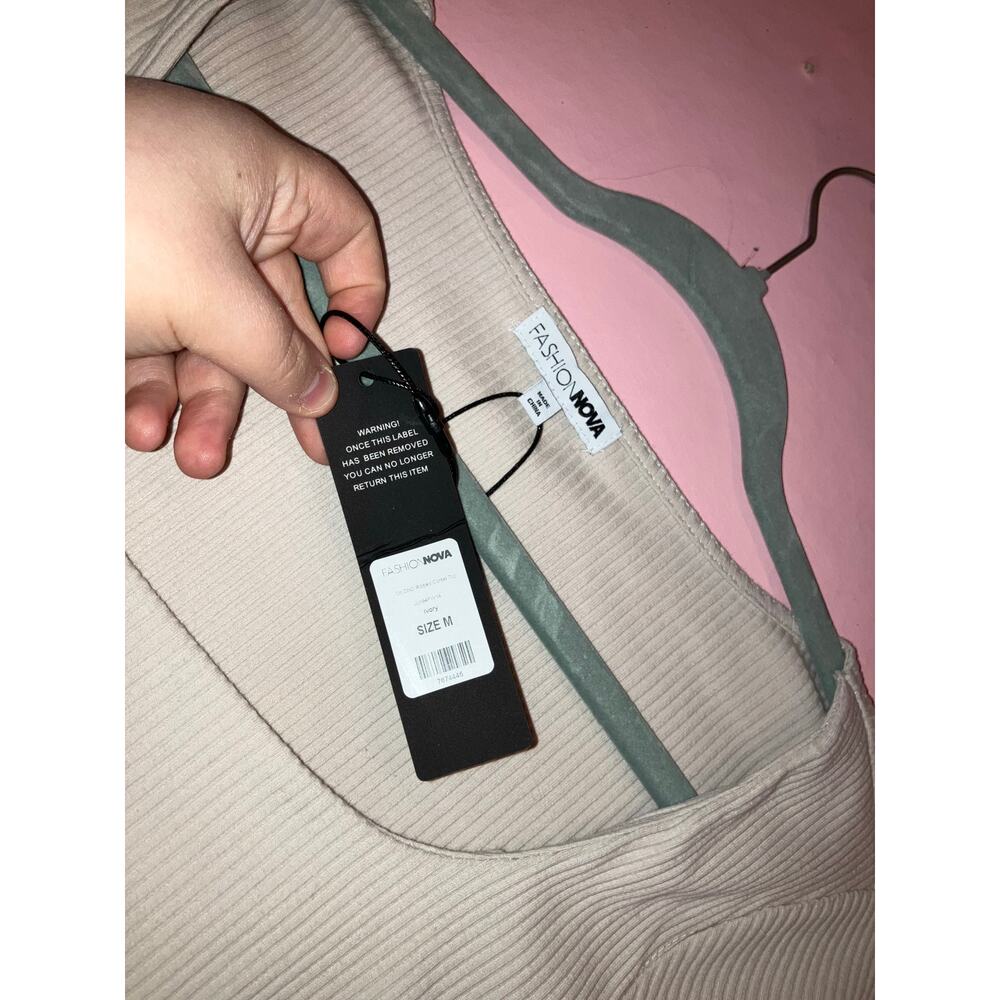 NWT Fashion Nova Ivory Ribbed Long Sleeve  Cropped Top Size Medium - Picture 2 of 6